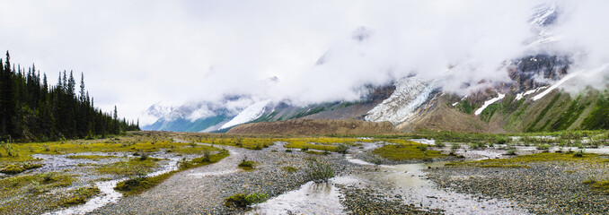 Hiking Berg Lake Trail