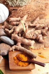Phlai herb, Cassumunar ginger both fresh and as a powder 