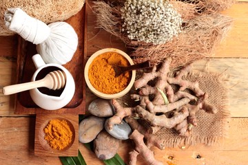 Phlai herb, Cassumunar ginger both fresh and as a powder 