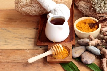 Phlai herb, Cassumunar ginger both fresh and as a powder 