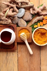 Phlai herb, Cassumunar ginger both fresh and as a powder 