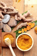 Phlai herb, Cassumunar ginger both fresh and as a powder 