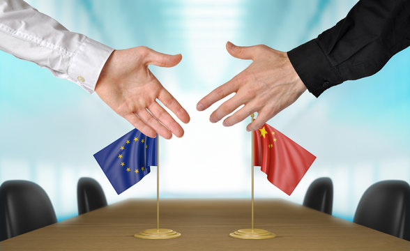 European Union and China diplomats agreeing on a deal
