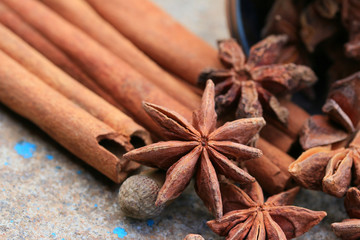 Obraz na płótnie Canvas star anise and cinnamon