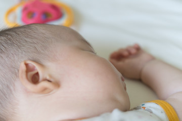 眠っている赤ちゃん