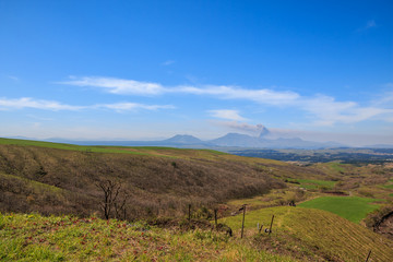 Naklejka premium くじゅう高原から見た阿蘇山