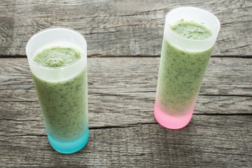 Smoothie mit Gurke und Dill