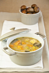 sopa de castañas con calabaza y espinacas