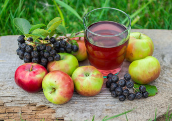 Compote from chokeberry and apples