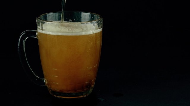 Beer in Glass Video 4K