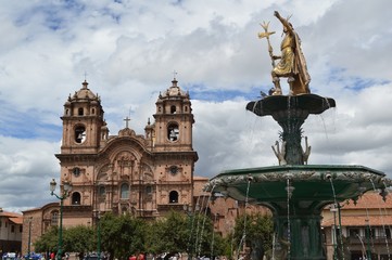 Fototapeta premium クスコのアルマス広場