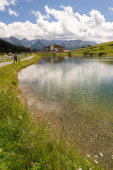 Fototapeta premium Lac et reflet en montagne