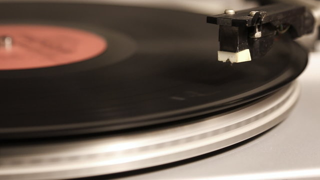 Start and stop playing a vinyl record
