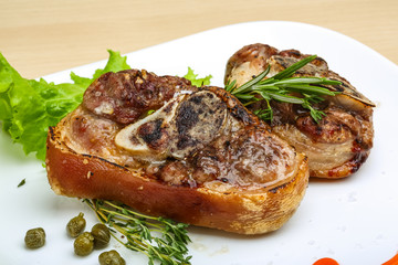 Roasted pork knee