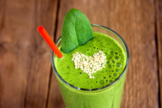 Green smoothie with heart of sesame seeds