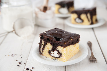 Delicious pound cake with cream