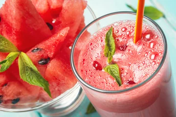 Papier Peint photo autocollant Jus Fresh watermelon juice with pieces of fruit