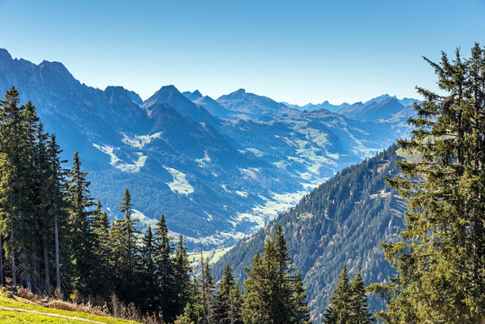 Blick ins Grischbachtal, Schweiz