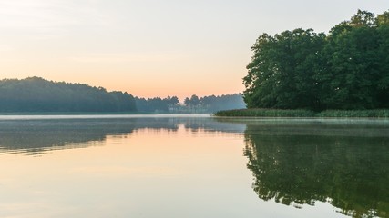 Beautifulsunrise over lake