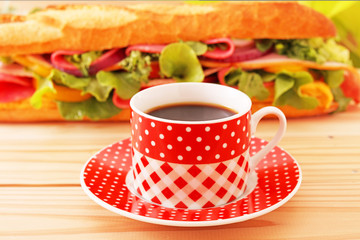おいしそうなサンドイッチとコーヒー