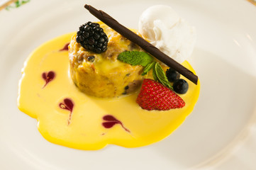 Deluxe strawberry dessert