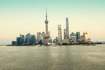 Obraz premium Beautiful Shanghai skyline at dusk，China