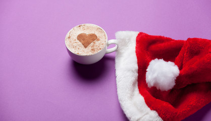 Obraz na płótnie Canvas Cup of coffee and christmas hat