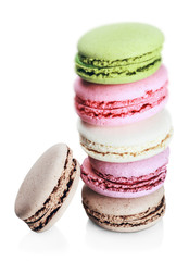 Colorful macaroon stack isolated on white background. Focusna ca