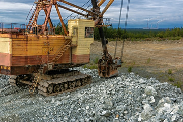 Electric excavator