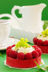 Tartlets with pistachio cream and raspberries.