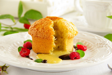 Mualem (fondant) with white chocolate and vanilla.