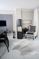 gemütliche Sitzecke mit Kamin im Wohnzimmer