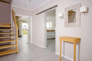 moderner Eingangsbereich im Einfamilienhaus