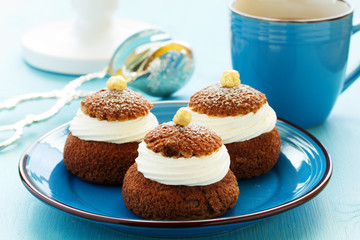 Cupcakes with coffee cream shu.