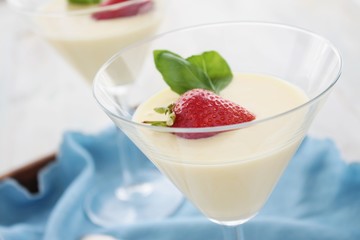 white chocolate mousse dessert
