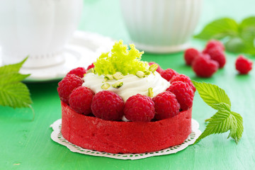 Tartlets with pistachio cream and raspberries.