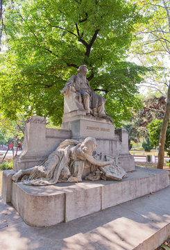 Statue of Johannes Brahms (1908) in Vienna, Austria