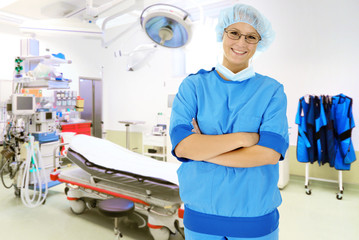 Chirurg als Arzt in OP oder Schockraum von Klinikum