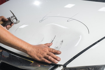 Car paint series : Checking dent - obrazy, fototapety, plakaty