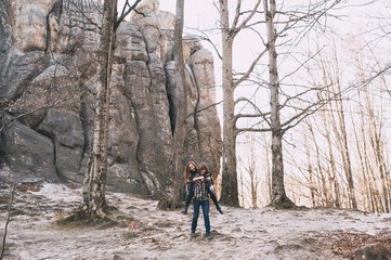Obraz premium couple in love, walk on the rocks Dovbush Carpathian Mountains