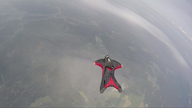 Wingsuit skydiving