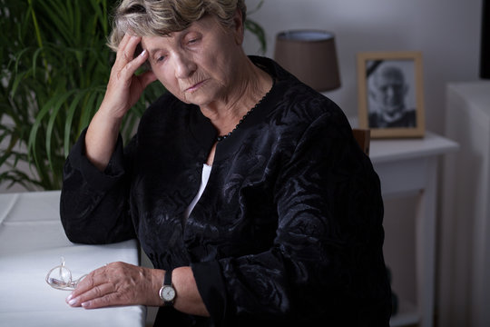 Female retiree being in mourning