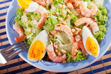 Mediterranean salad with shrimps and eggs