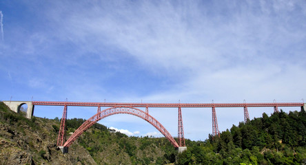 Le Viaduc de Garabit (Cantal) © PHILETDOM