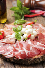 prosciutto e mozzarella