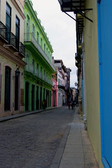 Obraz premium Ruelle cubaine ombragée.