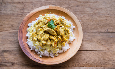 Indian chicken curry with white rice