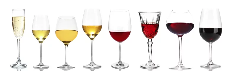 Cercles muraux Vin Verres à vin avec différents vins, isolés sur blanc