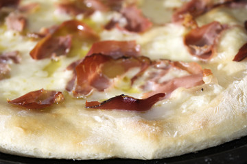 raw ham pizza