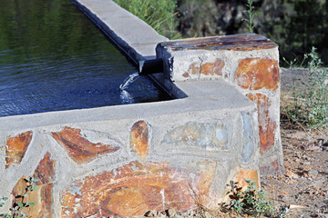 Fuente en estanque, Sauceda, Hurdes, España